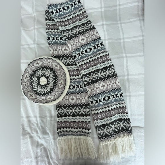 Scarf and beret set - Picture 1 of 12